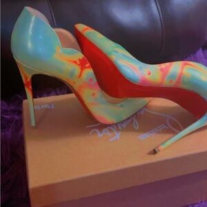 CHRISTIAN LOUBOUTIN, 100 Patent Leather Pumps